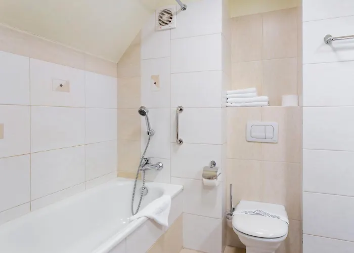 Relaks Wellness & 3*